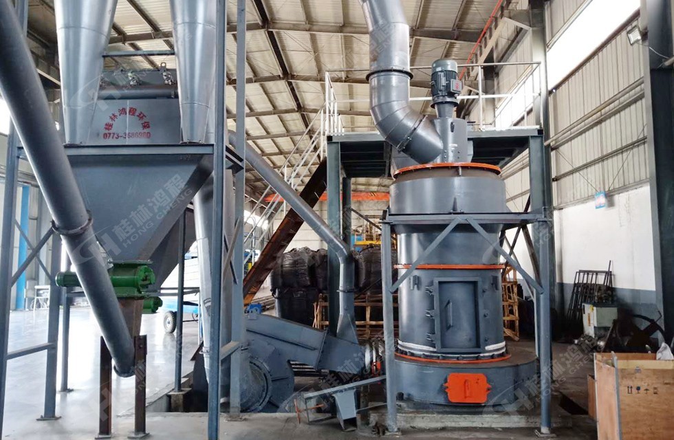 五氧化二礬R3220雷蒙磨粉機(jī)河南安陽客戶干凈整潔無法車間 產(chǎn)量達(dá)3噸 五氧化二礬R3220雷蒙磨粉機(jī)河南安陽客戶干凈整潔無法車間 產(chǎn)量達(dá)3噸