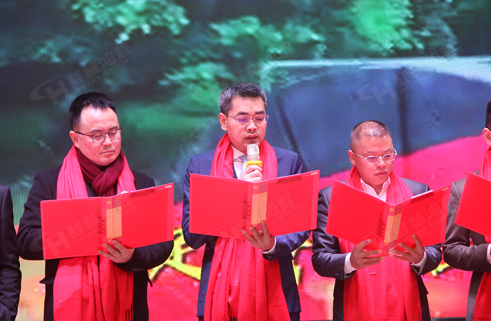 金牛辭舊歲，猛虎迎春來。搭著歡樂的時(shí)光列車，我們一起歡送碩果累累的2021年，迎來了嶄新的2022年。1月26日，我們歡聚一堂，在歡聲笑語、載歌載舞中迎接新春，“立足新鴻程開創(chuàng)新局面”桂林鴻程2021年年終總結(jié)表彰會(huì)由此開始！