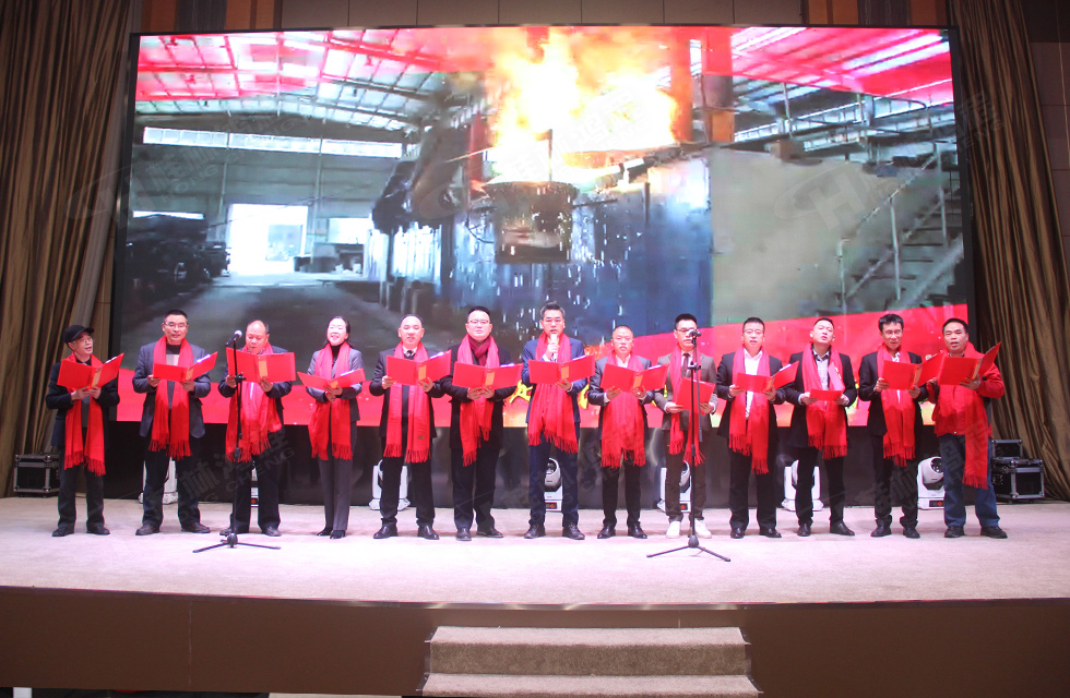 金牛辭舊歲，猛虎迎春來。搭著歡樂的時(shí)光列車，我們一起歡送碩果累累的2021年，迎來了嶄新的2022年。1月26日，我們歡聚一堂，在歡聲笑語、載歌載舞中迎接新春，“立足新鴻程開創(chuàng)新局面”桂林鴻程2021年年終總結(jié)表彰會(huì)由此開始！