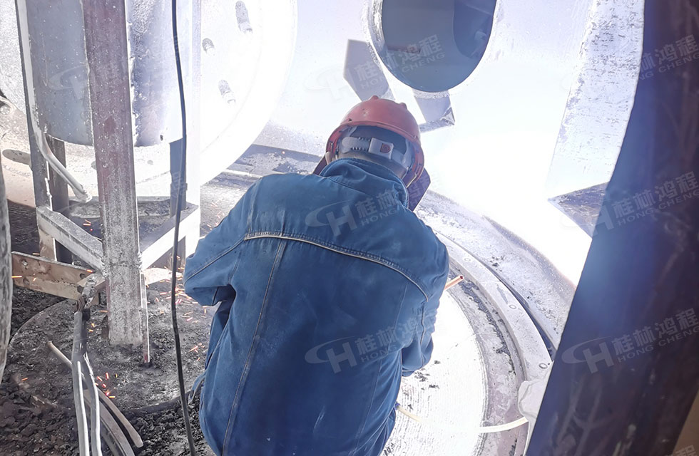 點贊!鴻程榜樣!無懼炙烤,追求卓越,實現(xiàn)服務(wù)“超預期” 點贊!鴻程榜樣!無懼炙烤,追求卓越,實現(xiàn)服務(wù)“超預期”