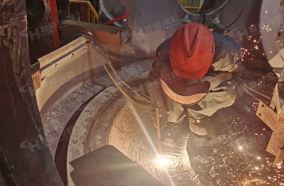 點贊!鴻程榜樣!無懼炙烤,追求卓越,實現(xiàn)服務(wù)“超預期” 點贊!鴻程榜樣!無懼炙烤,追求卓越,實現(xiàn)服務(wù)“超預期”