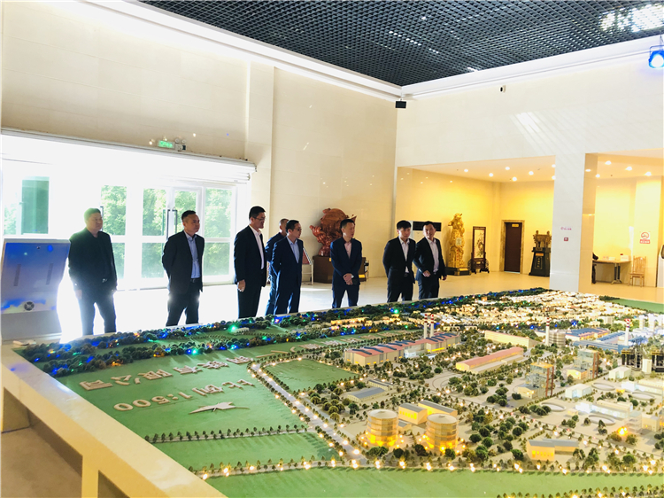 中國(guó)聯(lián)塑與新疆八鋼國(guó)貿(mào)達(dá)成戰(zhàn)略合作，共享新機(jī)攜手并進(jìn)中亞五國(guó)市場(chǎng)